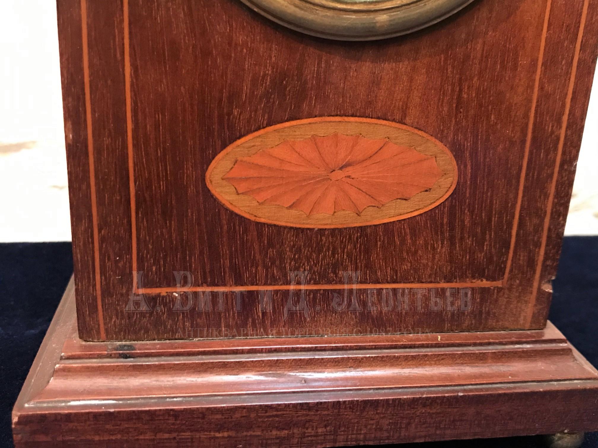 Настольные часы антикварные в деревянном корпусе